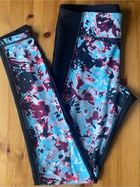 Under Armour Abstract Print Activewear Leggings – Stretch Yoga & Gym Pants